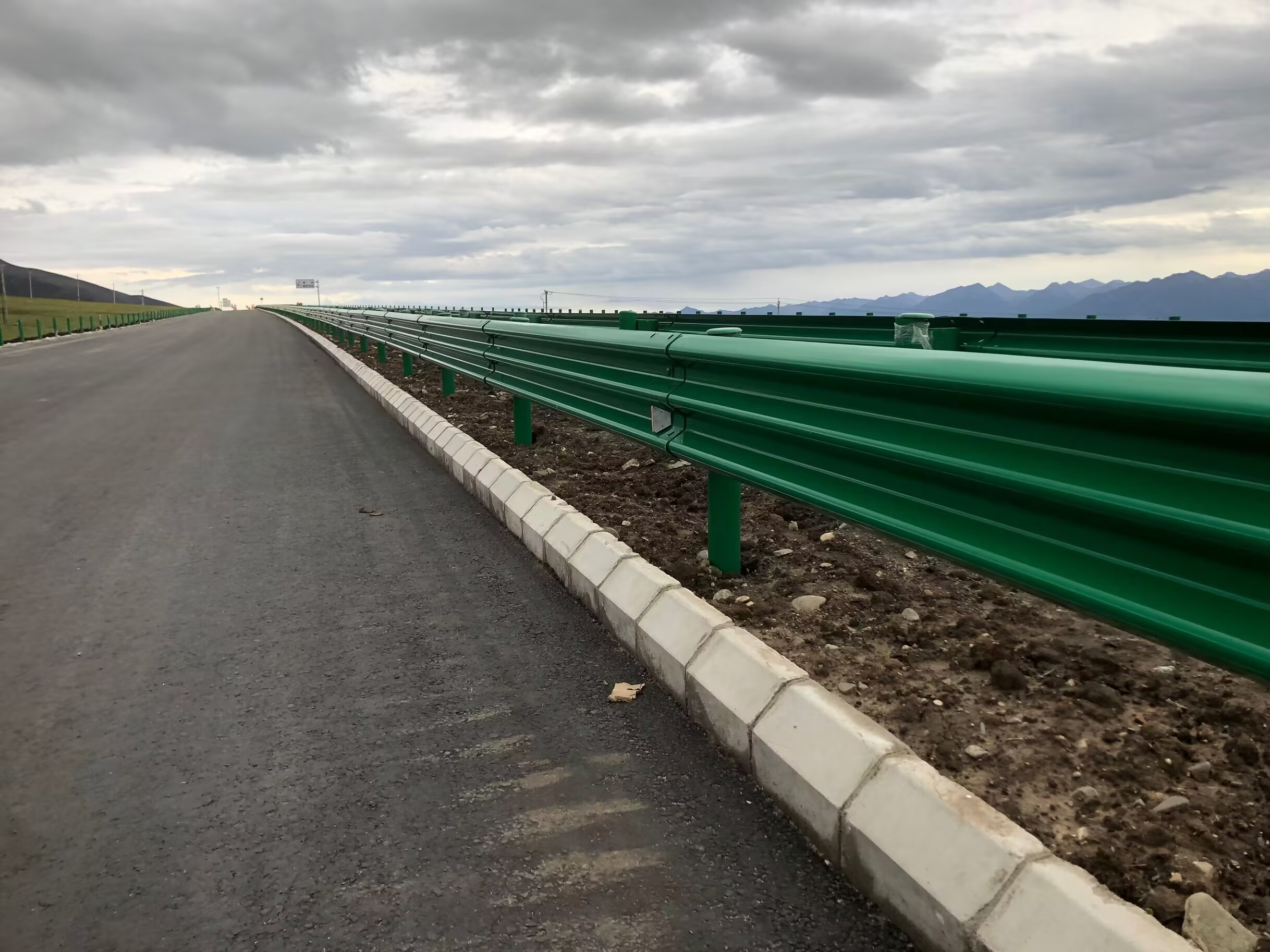什邡市乡村公路波形护栏波形护栏 - 推荐